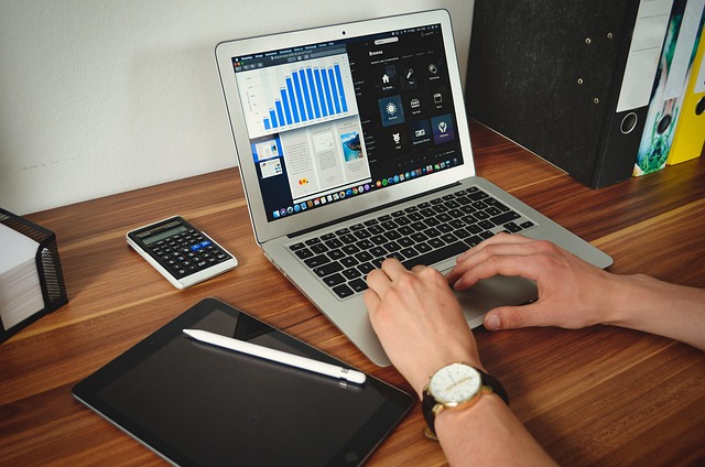 1754629265920468.jpg student-5224082_640.jpg