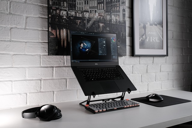 1756442406418008.jpg laptop-6332543_640.jpg